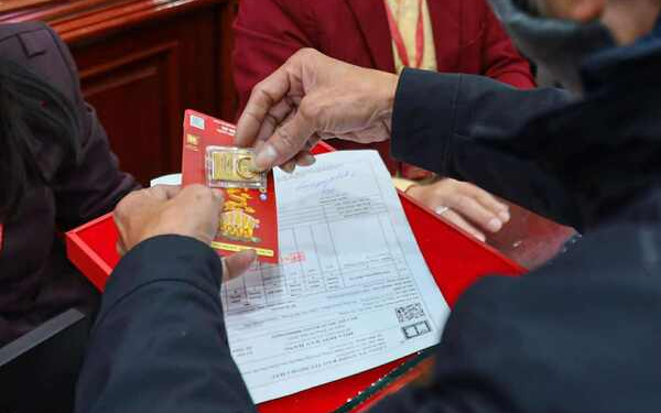 Giá vàng hôm nay 20/3: Tiếp tục rơi thẳng đứng, mất gần 200 USD/ounce