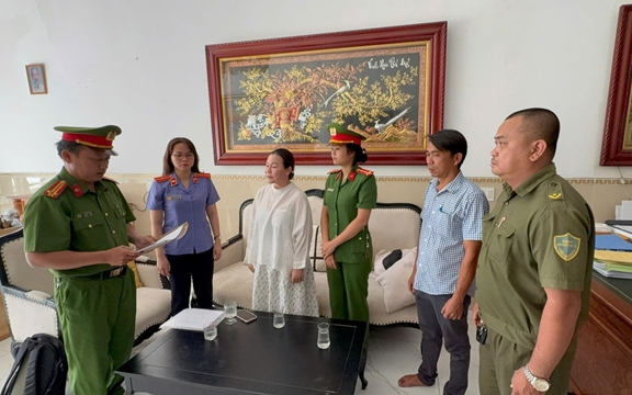 Thái độ của doanh nhân Nguyễn Ngọc Tiền khi nghe Công an TP.HCM đọc lệnh bắt gây chú ý