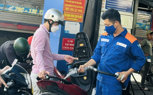 Giá xăng dầu ngày 22/3: Căng thẳng Trung Đông đẩy giá dầu thế giới lên cao, giá trong nước ra sao?