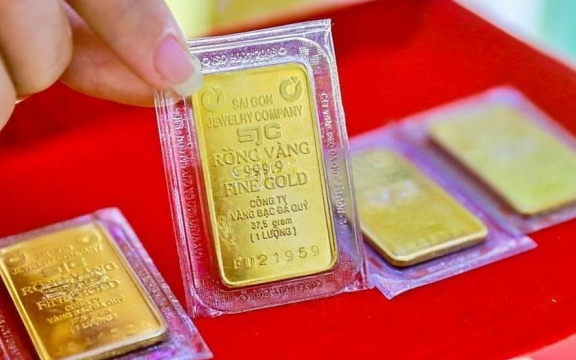 Giá lao dốc mạnh trong đêm: Vì sao vàng ‘mất chất’ trú ẩn?