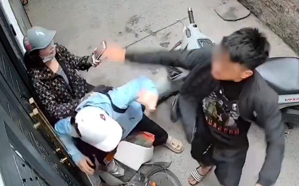 Xác minh video nam thanh niên chặn đánh 2 người phụ nữ trong ngõ nhỏ ở Hà Nội
