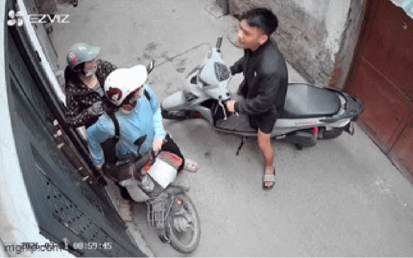 Đã tìm ra NGUYÊN NHÂN vụ nam thanh niên chặn xe 2 cô gái trong ngõ ngỏ ở Hà Nội