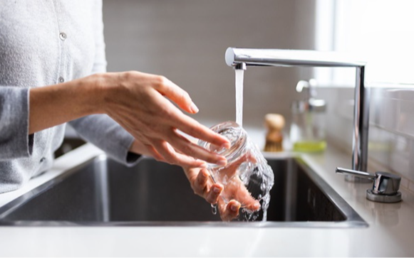 7 thứ KHÔNG BAO GIỜ nên rửa với nước nóng, nhiều người mắc sai lầm rồi nhận "kết đắng"