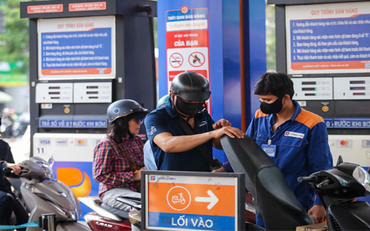 Giá xăng dầu hôm nay 25/3: Nguồn cung thế giới biến động khó lường