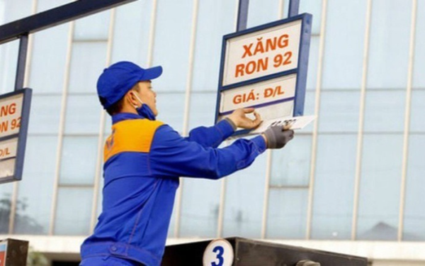 Giá xăng dầu hôm nay 25/3: Nguồn cung thế giới biến động khó lường