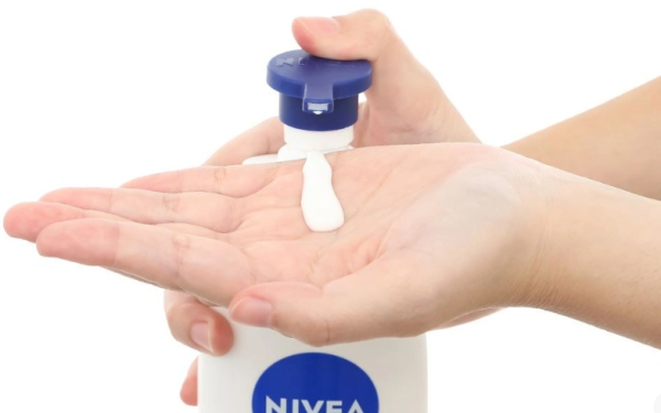 Thu hồi kem dưỡng da Nivea do chứa chất không được công bố