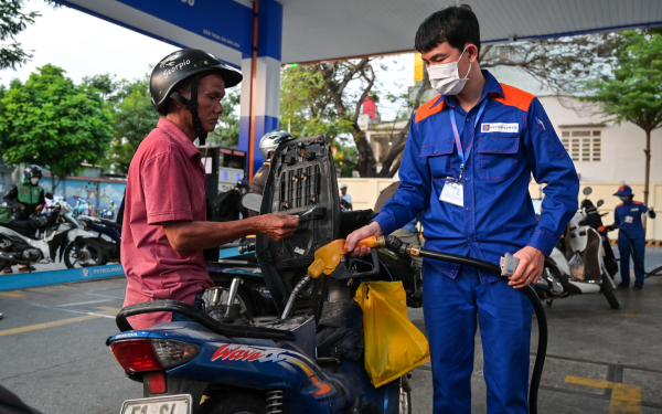 Giá xăng dầu giảm mạnh, có loại hạ tới hơn 4.000 đồng/lít