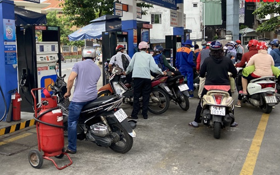 Giá xăng ở Việt Nam thấp hơn Lào, Campuchia và Trung Quốc! Đâu là nước có giá xăng cao nhất Đông Nam Á?