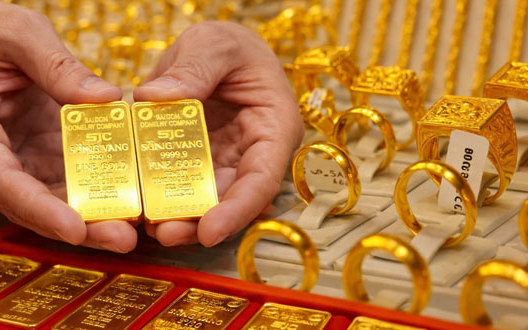 Giá vàng hôm nay (26/3): Vàng miếng SJC và vàng nhẫn đứng im, ngược chiều thế giới biến động mạnh