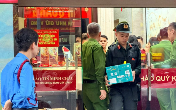 Loạt diễn biến đáng chú ý của “ông lớn” vàng bạc trước khi Công an xuất hiện tại cửa hàng vàng Bảo Tín Minh Châu ở Hà Nội