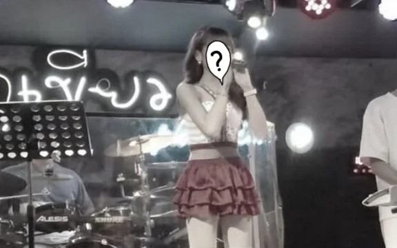 Nữ ca sĩ 22 tuổi bị xe tải tông t:ử v:ong, bạn trai gục ngã tại chỗ khi chứng kiến