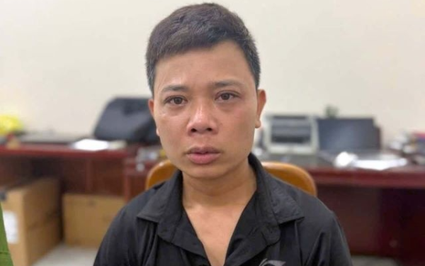 Thuê taxi về quê, bắn chết tài xế và mẹ vợ, livestream khi bỏ trốn