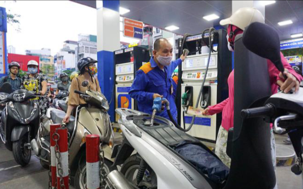 Giá xăng dầu Việt Nam rẻ nhất so với các nước lân cận