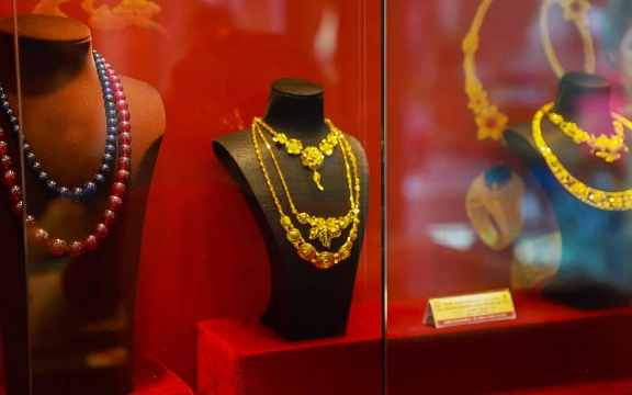 Giá vàng bật tăng, chấm dứt chuỗi giảm 3 tuần