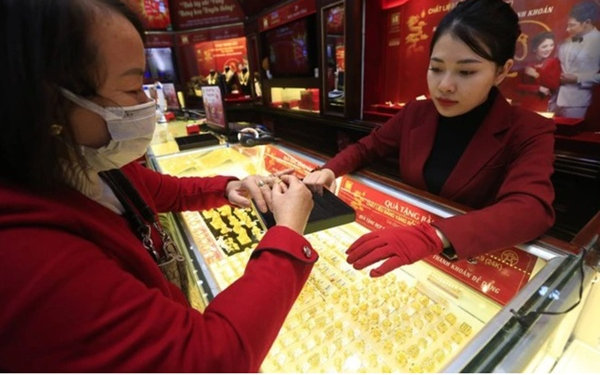 Giá vàng ngày 29/3: Vàng trong nước bật tăng nhưng nhà đầu tư vẫn lỗ nặng