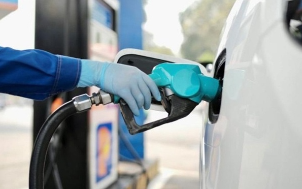 Giá dầu thế giới đảo chiều liên tục, áp lực tăng giá quay trở lại