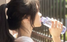 4 loại nước âm thầm "nuôi lớn" tế bào ung thư: 2 loại cuối ai cũng tưởng uống càng nhiều càng khỏe