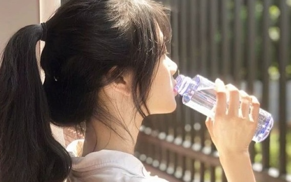 4 loại nước âm thầm "nuôi lớn" tế bào ung thư: 2 loại cuối ai cũng tưởng uống càng nhiều càng khỏe