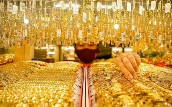 Giá vàng chịu áp lực ngắn hạn nhưng vẫn hấp dẫn, bạc được dự báo tăng theo