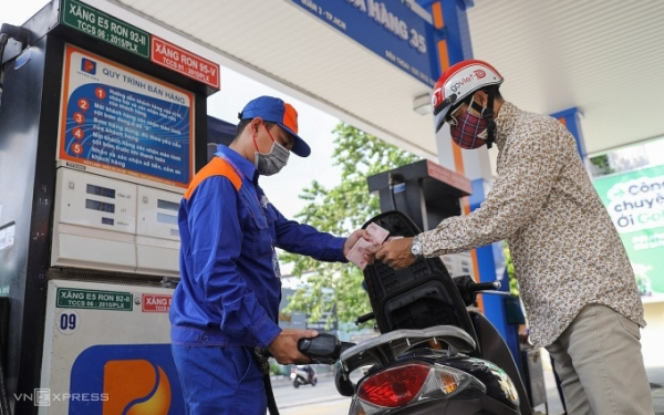 Giá xăng dầu hôm nay 30/3: Giá dầu thô lập kỷ lục khi chiến sự Trung Đông leo thang