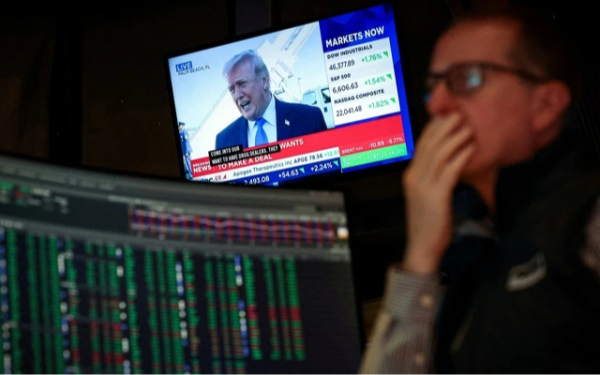 Giá dầu tăng vọt, thị trường toàn cầu chao đảo