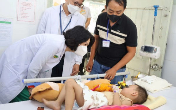 8 ca tay chân miệng tử vong, Thứ trưởng Bộ Y tế vào TP.HCM ngăn 