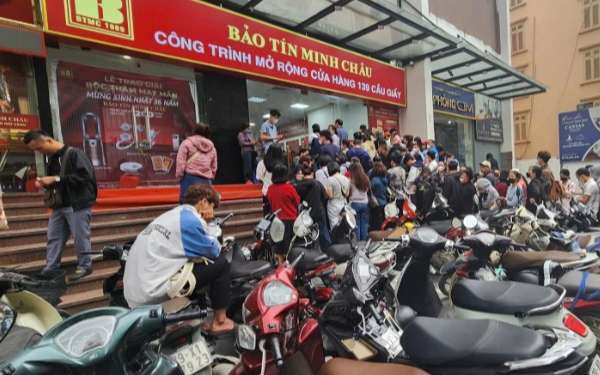 Giá vàng hôm nay mới nhất (30/3) liên tục đảo chiều: Nhà vàng vắng vẻ lạ thường, khách được mua tối đa 5 cây