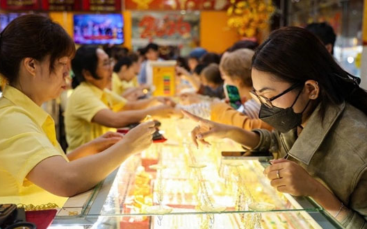 Giá vàng hôm nay (30-3): Neo cao