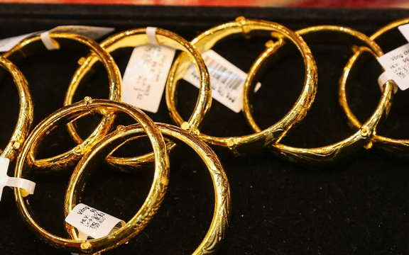 Giá vàng bật tăng trở lại, rủi ro vẫn còn nếu ‘pháo đài’ bị xuyên thủng