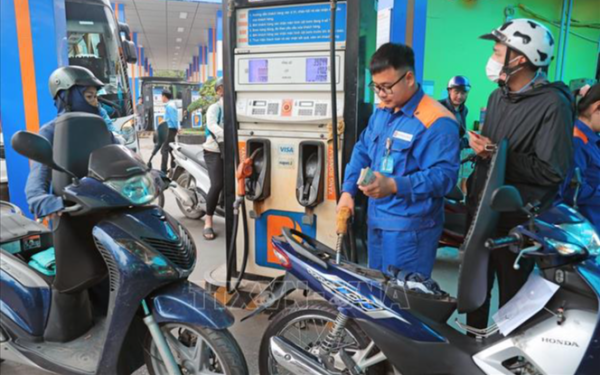 Giá xăng dầu ngày 31/3 giảm mạnh, thị trường trong nước biến động ra sao?