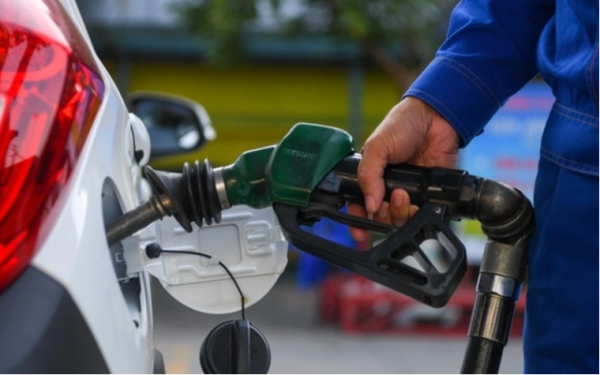 Đề xuất miễn thuế xăng, dầu, nhiên liệu bay đến 30/6/2026