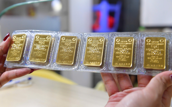 Giá vàng hôm nay 31/3 tăng rất mạnh: SJC và vàng nhẫn đồng loạt "bay cao như diều gặp gió"