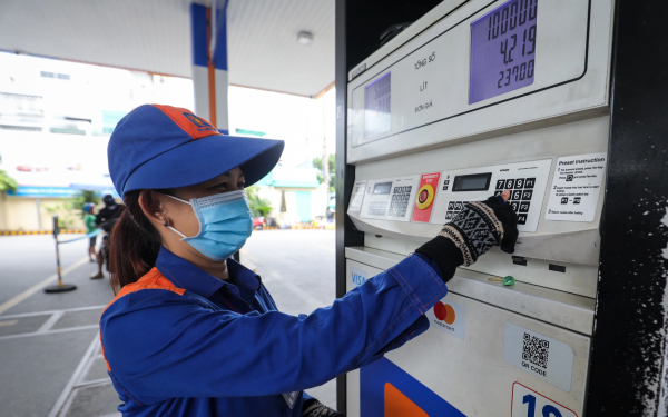 Giá xăng dầu hôm nay 31/3: Dầu thô Mỹ vượt 100 USD/thùng lần đầu kể từ 2022