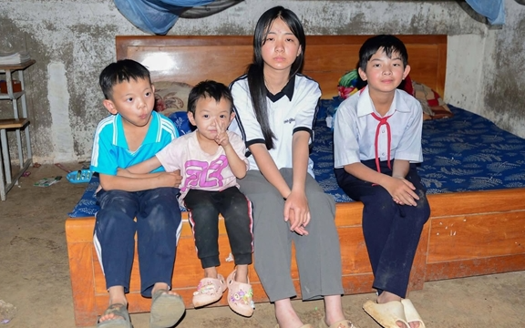 Cộng đồng mạng xúc động khi bé gái 16 tuổi nuôi 3 em ruột nhận 4,5 tỷ sau 34 giờ, xin ngừng nhận ủng hộ