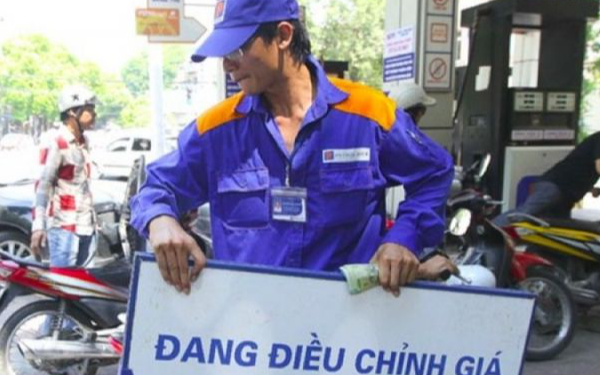 Giá dầu hôm nay 31/3: Tăng, giảm trái chiều