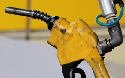 Giá xăng dầu hôm nay: Giá dầu thô quay đầu giảm khi Iran sắp đình chiến