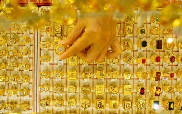 Ngân hàng ồ ạt xả 8 tỷ USD vàng, cuộc tháo chạy khỏi 