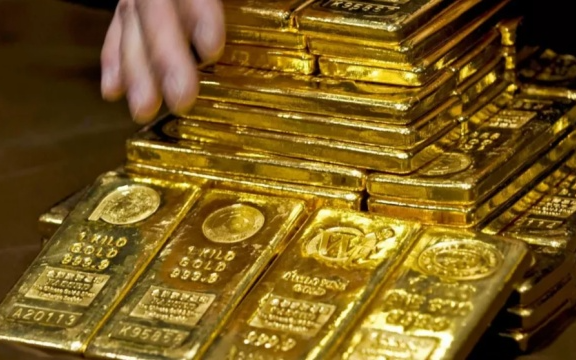 Giá vàng hôm nay 2/4: Đột ngột sụt giảm
