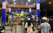 Giá xăng dầu hôm nay 2.4: Đồng loạt đảo chiều