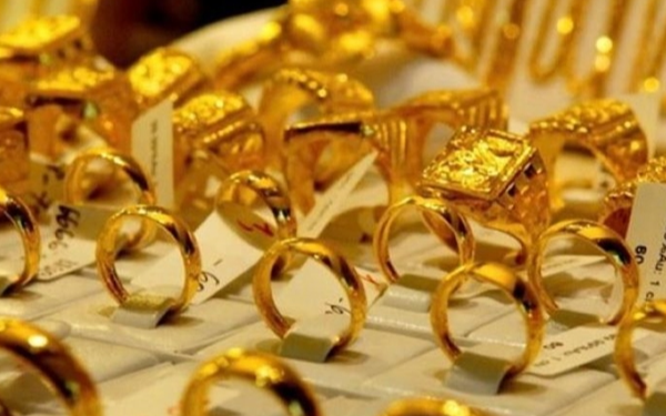 Giá vàng thế giới tăng, vàng tư nhân đi ngang: Nhà đầu tư lỗ nặng, giao dịch khó