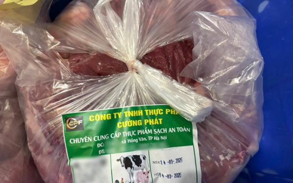 Vụ đường dây tiêu thụ gần 300 tấn thịt lợn nhiễm bệnh ở Hà Nội: Phụ huynh phát hoảng, các trường yêu cầu “khẩn”