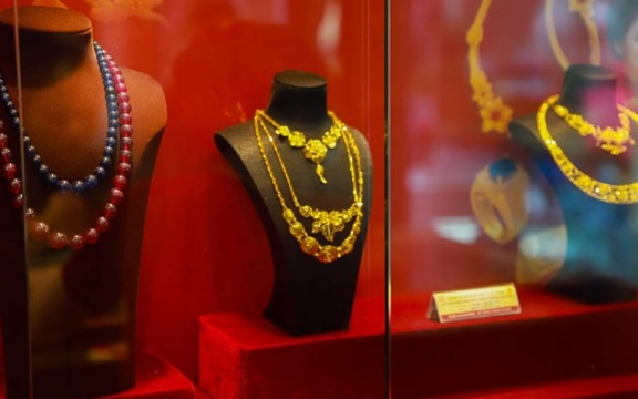 Giá vàng mất đà tăng sau thông điệp mới từ ông Trump, thị trường sẽ ra sao