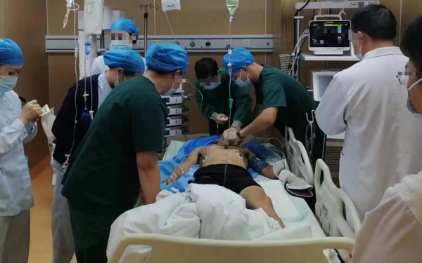 Một người cha 38 tuổi tử vong sau 30 ngày phát hiện ung thư đại trực tràng, chị vợ kể: "Anh ấy tưởng đau lưng"