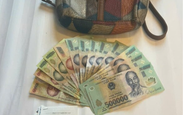 Phát hiện hàng loạt tờ tiền có mệnh giá từ 500K-10K, dây chuyền vàng bị bỏ lại trên chuyến tàu Bắc - Nam
