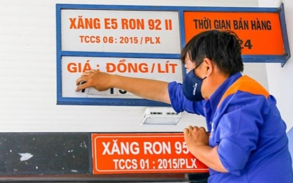 Giá xăng dầu hôm nay (3-4): Tăng vọt