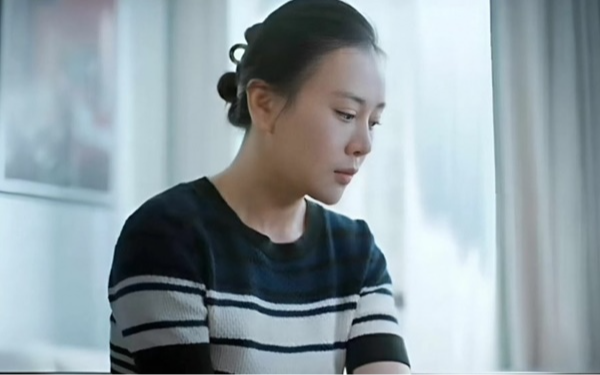 Phương Oanh gây chú ý với ngoại hình trẻ trung