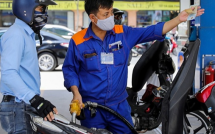 Giá xăng dầu hôm nay 4.4: Biến động trái chiều