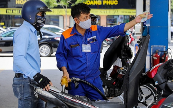 Giá xăng dầu hôm nay 4.4: Biến động trái chiều