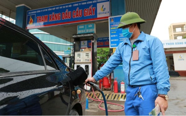 Giá xăng dầu hôm nay: Giá dầu thế giới duy trì ở mức cao