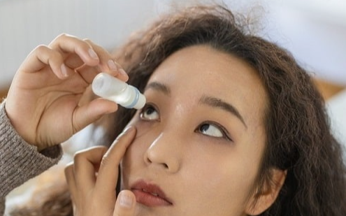 Hơn 3,1 triệu lọ thuốc nhỏ mắt bị Mỹ thu hồi do lo ngại nhiễm khuẩn